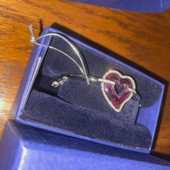 Swarovski love heart bangle - Picture 7 of 7
